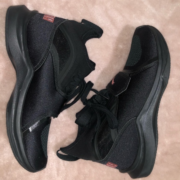 puma women's phenom wn sneaker